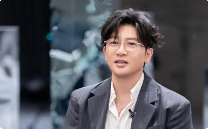 苏有朋 50 岁仍在 “求认可”：父母的 “看不见”，是孩子一生的执念！